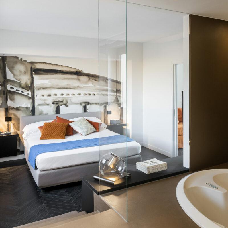 agata suite bedroom and whirlpool hotel plaza opera