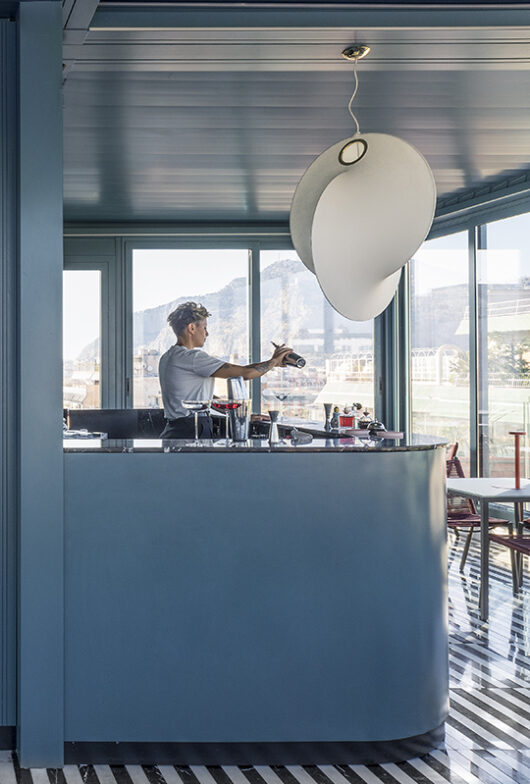 rootop lounge barman hotel plaza opera